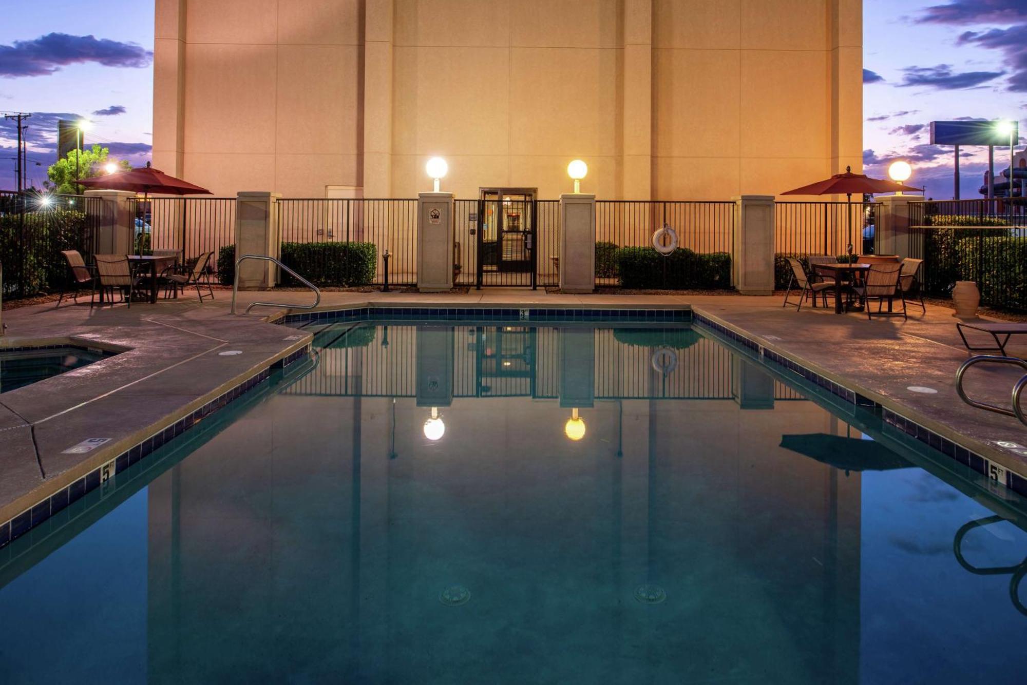 Hampton Inn Albuquerque - University/Midtown Bagian luar foto